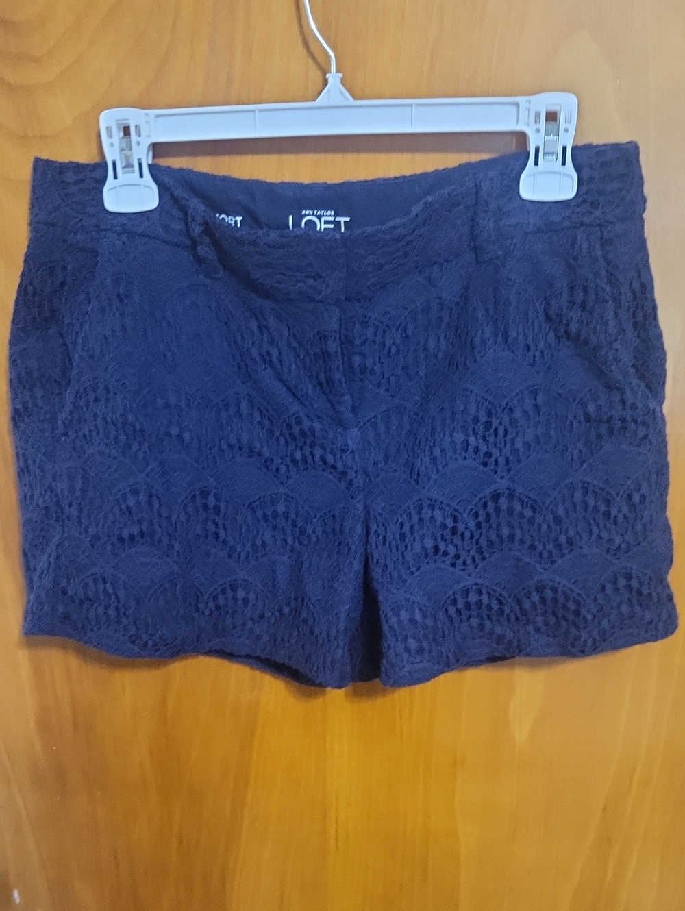 Womens Size 4 LOFT Navy Lace Overlay 4" Shorts